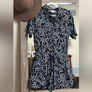 Evereve Navy and White Leaf Print Romper